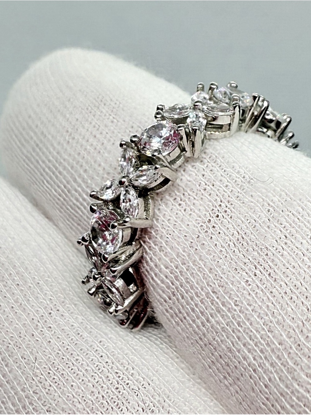 Elegant Silver Women's Ring - Picture 11 of 17